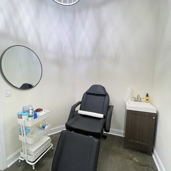 Apple Nail Salon - Wax room - so clean - Waxing Near Me - Jersey City, New Jersey