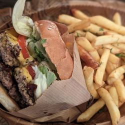 Barrels Burgers & Beer