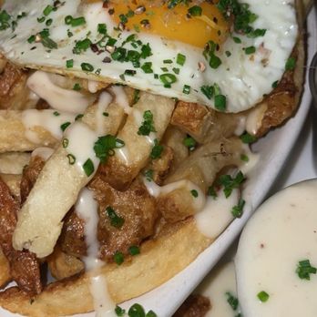 Au Cheval - Fries With Mornay Sauce, Garlic Aioli & Fried Farm Egg - Bars Near Me - Chicago, Illinois