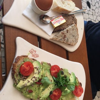 Le Pain Quotidien - Avocado toast - Coffee & Tea Near Me - Barcelona, B Le Pain Quotidien - Avocado toast - Coffee & Tea Near Me - Barcelona, B
