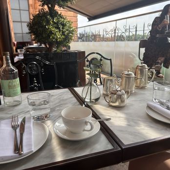 Harrods' Tea Room - Harrod's tea room set table in the terrace dining area - Sandwiches Near Me - London, XGL Harrods' Tea Room - Harrod's tea room set table in the terrace dining area - Sandwiches Near Me - London, XGL