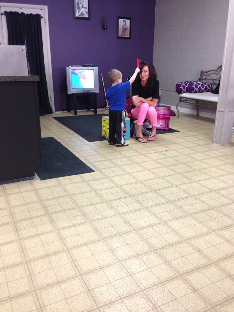 UPPER CUT SALON AND TANNING Updated September 2024 149 N Market St