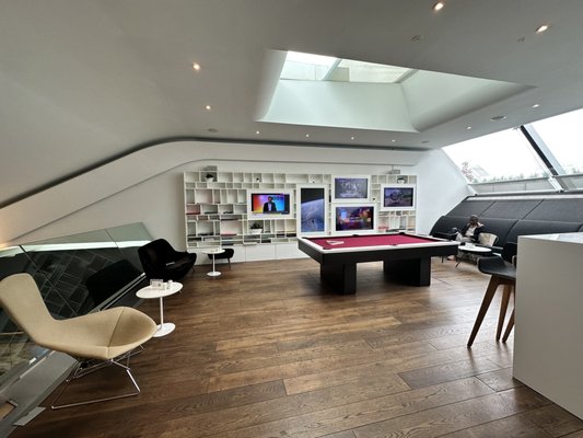 Virgin Atlantic Upper Class Wing by null