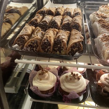 Bumbleberry Flats - Oh my cannoli - American Near Me - Laughlin, Nevada Bumbleberry Flats - Oh my cannoli - American Near Me - Laughlin, Nevada