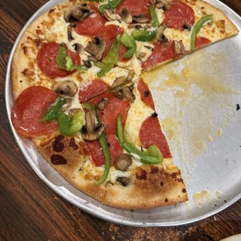 La Piazza Pizza - Thin crust with garlic butter sauce. This was amazing - Pizza Near Me - Parker, Arizona La Piazza Pizza - Thin crust with garlic butter sauce. This was amazing - Pizza Near Me - Parker, Arizona