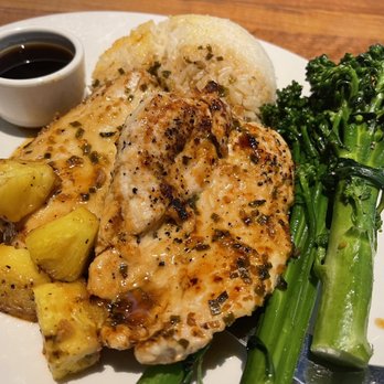 Yard House - Maui Pineapple Chicken - New American Near Me - Sacramento, California Yard House - Maui Pineapple Chicken - New American Near Me - Sacramento, California