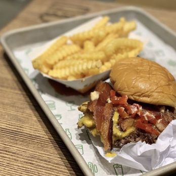 Shake Shack Dumbo - Burgers Near Me - Brooklyn, New York Shake Shack Dumbo - Burgers Near Me - Brooklyn, New York