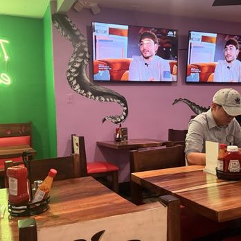 Mariscos Playa Hermosa - Interior - Mexican Near Me - Phoenix, Arizona
