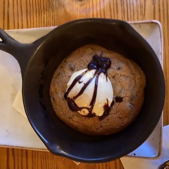 Richardson's Tavern - Warm chocolate chip cookie with vanilla ice cream was a crowd pleaser..... - Pubs Near Me - Woodstock, Vermont