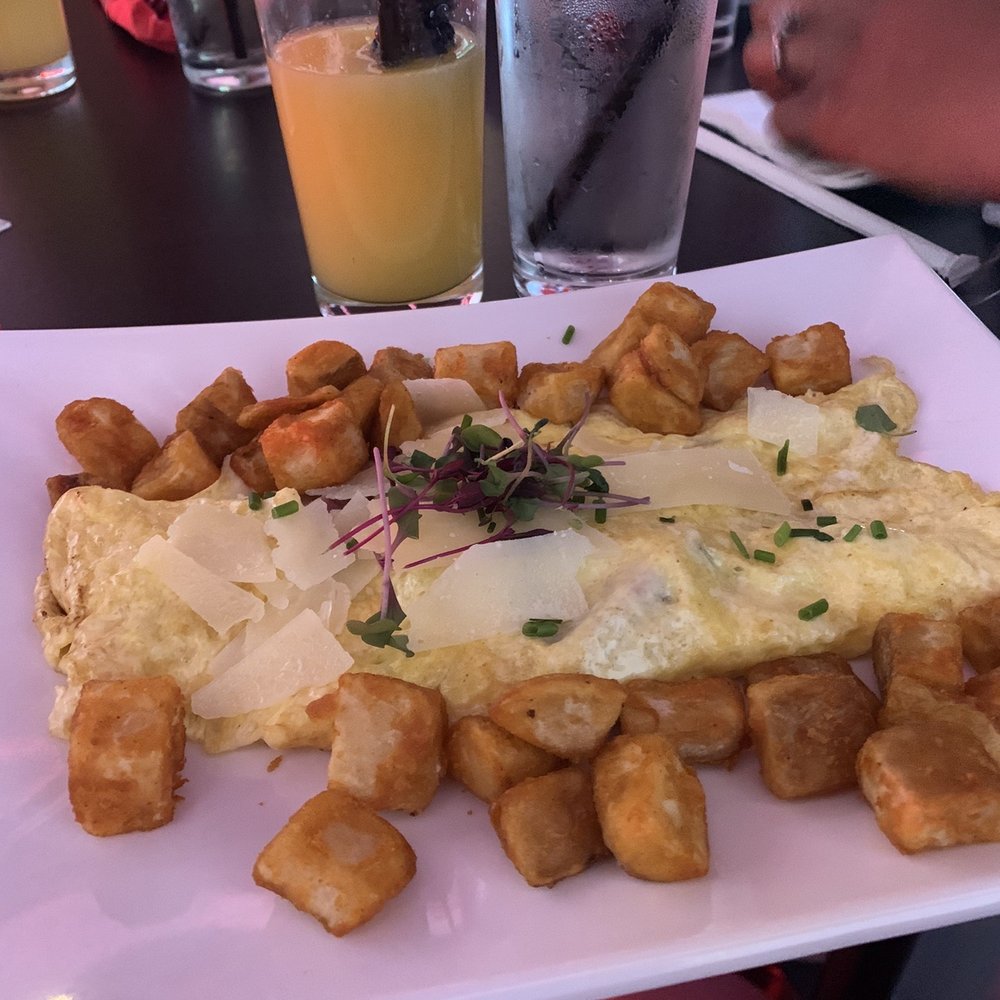 Daiq’s - Brisket omelette - Sports Bars Near Me - Houston, Texas