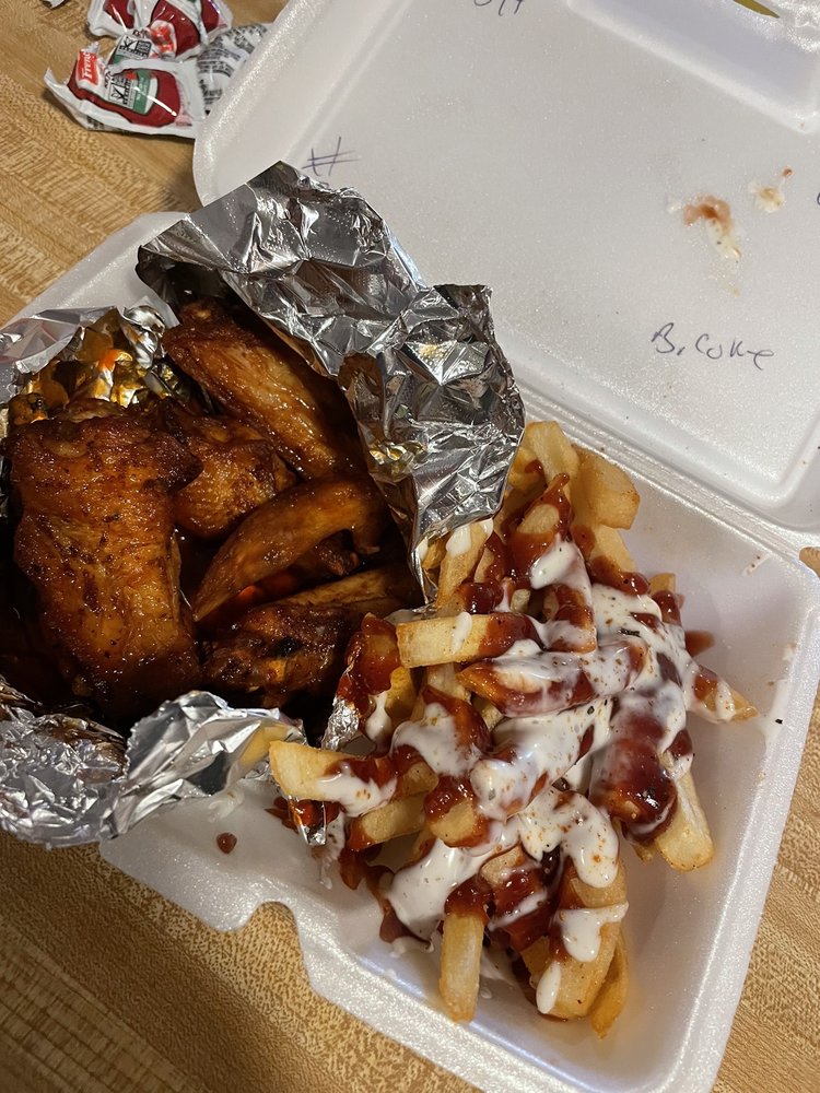 Food from Empire Wingz