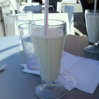 Burger Lounge - Vanilla Shake (1/2) - Burgers Near Me - La Jolla, California