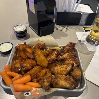 Buffalo Wild Wings - 20 traditional - Chicken Wings Near Me - Ypsilanti, Michigan