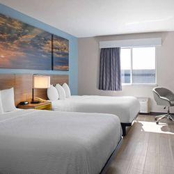 Days Inn by Wyndham Neenah - Guest room