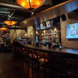 Holston's Kitchen - Interior bar
