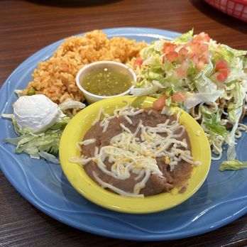 El Mariachi - There carnita taquitos with rice and beans and green salsa. Awesome. - Mexican Near Me - Novi, Michigan El Mariachi - There carnita taquitos with rice and beans and green salsa. Awesome. - Mexican Near Me - Novi, Michigan