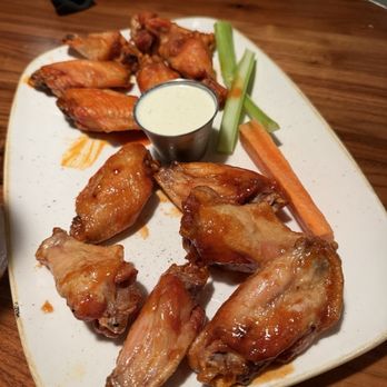 Maggie McFly's | Springfield - Chicken Wings | 12 Pieces ( half Mild and half Sriracha honey) - American Near Me - Springfield, Virginia