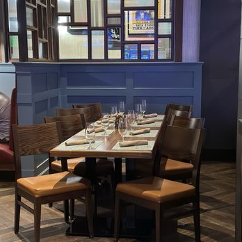 Bistro 101 - Seating - American Near Me - Rohnert Park, California