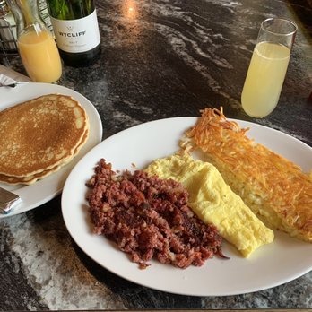 Quinn's Restaurant & Lounge - Quinn's platter with corned beef hash - Breakfast & Brunch Near Me - Boise, Idaho Quinn's Restaurant & Lounge - Quinn's platter with corned beef hash - Breakfast & Brunch Near Me - Boise, Idaho
