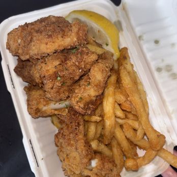 Fat Cheeks Hawaii - Fish & fries - Sandwiches Near Me - Honolulu, Hawaii