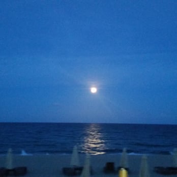 The Spa At Omphoy - Beautiful beach set up for dinner or drinks so relaxing - Massage Therapy Near Me - Palm Beach, Florida The Spa At Omphoy - Beautiful beach set up for dinner or drinks so relaxing - Massage Therapy Near Me - Palm Beach, Florida
