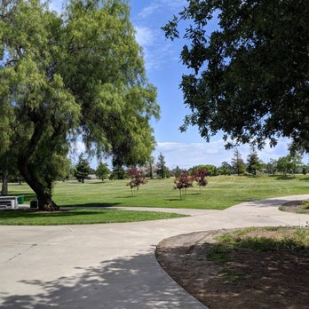 Niles Community Park - Beautiful green grass and nice paths - Parks Near Me - Fremont, California