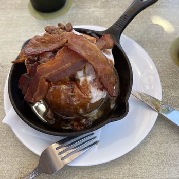 Veranda Restaurant - Warm Cast Iron Cinnamon Roll - American Near Me - San Diego, California Veranda Restaurant - Warm Cast Iron Cinnamon Roll - American Near Me - San Diego, California