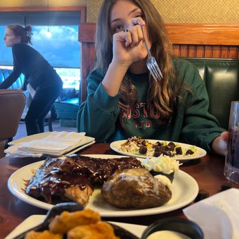 Ruby Tuesday - Food - Burgers Near Me - Cambridge, Ohio