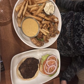 Bin 4 Burger Lounge - Burgers Near Me - Kelowna, British Columbia