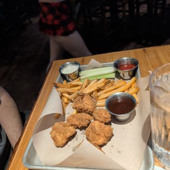 Twin Peaks - Chicken tenders - American Near Me - Henderson, Nevada