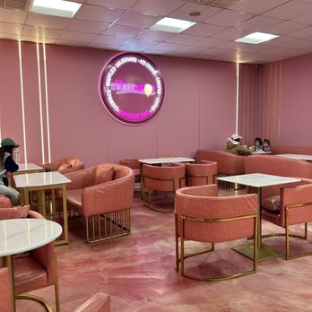 The Sweet Spot - Dining area - Desserts Near Me - Virginia Beach, Virginia