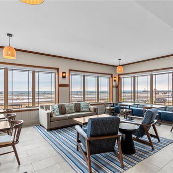 Hampton Inn Duluth Canal Park - Breakfast Area - Hotels Near Me - Duluth, Minnesota Hampton Inn Duluth Canal Park - Breakfast Area - Hotels Near Me - Duluth, Minnesota