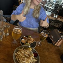 The Three Brits Public House - The best chicken wings EVER! (First time having wings)