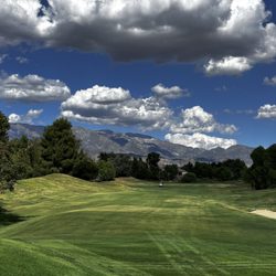 Oak Valley Golf Club - Well maintained green very beautiful day