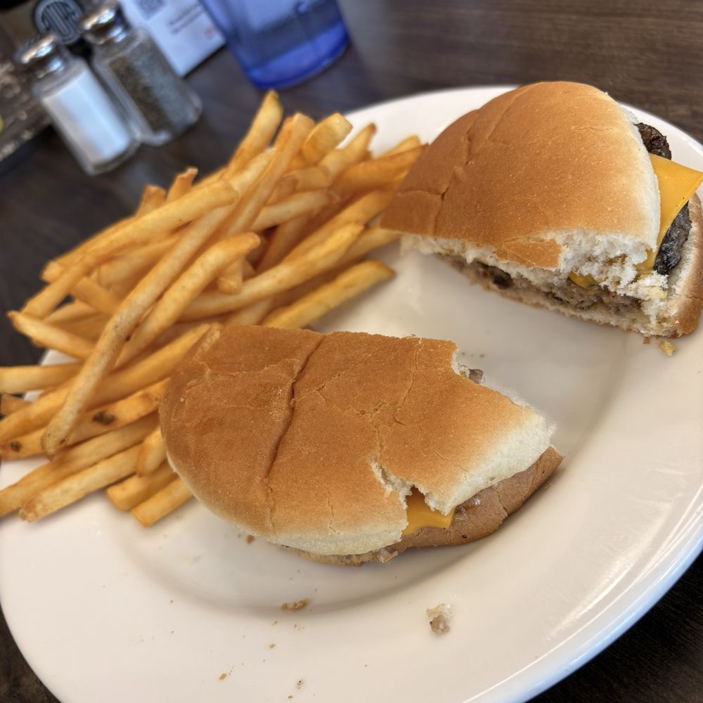 Zippy's at Summerlin - Keiki Hamburger (combo) - Hawaiian Near Me - Las Vegas, Nevada Zippy's at Summerlin - Keiki Hamburger (combo) - Hawaiian Near Me - Las Vegas, Nevada