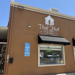 Thai Hut - Restaurant outside