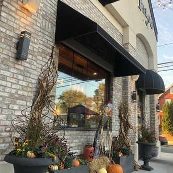 Pino's Pizza & Restaurant - Pizza Near Me - Woodbridge, New Jersey