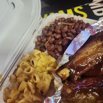 Randys Chicken and Waffles - Really good food with big portions. Give them time to prepare the food. - Soul Food Near Me - Lancaster, California