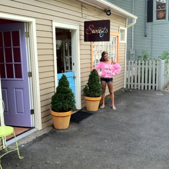 Sweets - Gift Shops Near Me - Washington, Connecticut