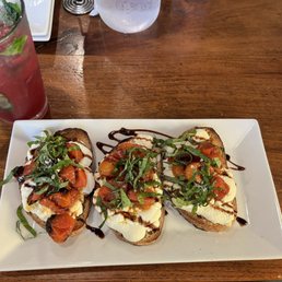 Tomato bruschetta & pomegranate no-jito