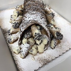 Ciesluk's Market - Cannoli's