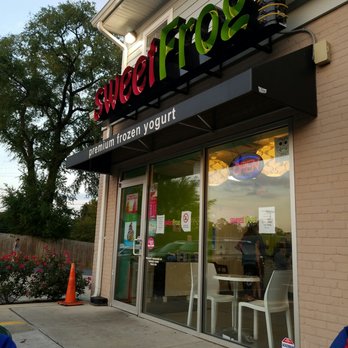sweetFrog Premium Frozen Yogurt - Entrance - Ice Cream & Frozen Yogurt Near Me - Silver Spring, Maryland