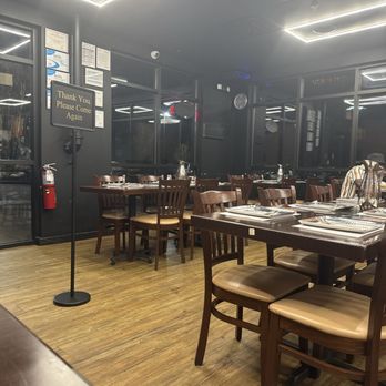 Spice Express Indian Kitchen - Tables are empty but still they gave me the door front table for  I asked them couple of times still they are no gud for customer service - Indian Near Me - Pigeon Forge, Tennessee