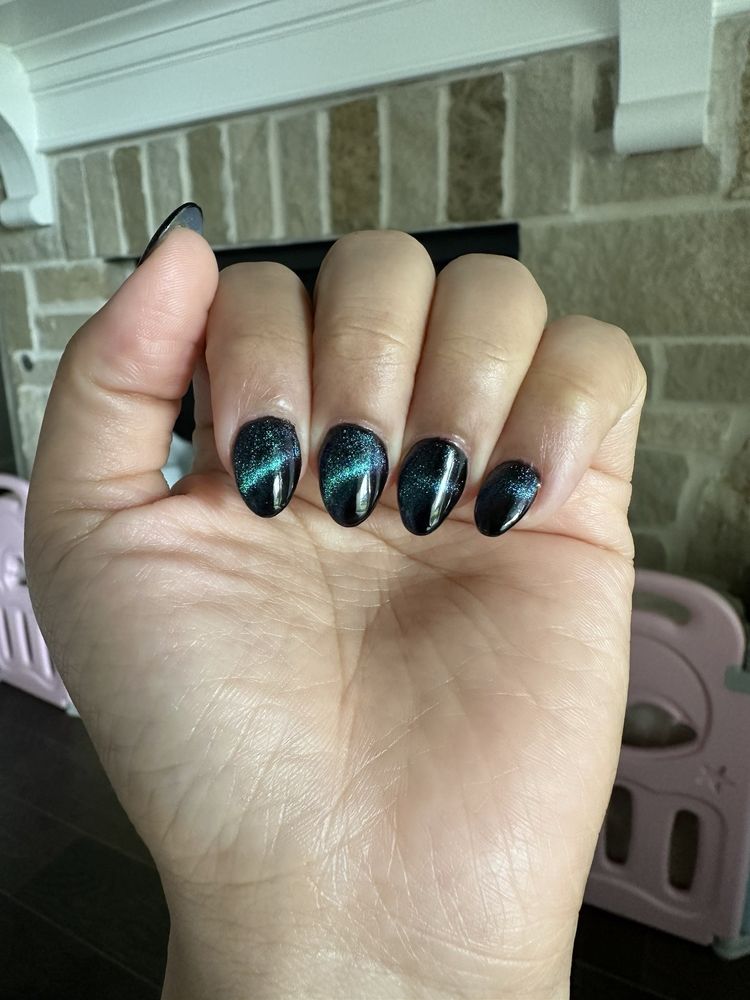 RR Nails & Spa Logo