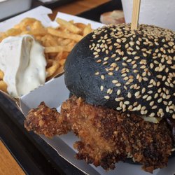 Monsieur Poule - Chickenburger mit Pommes