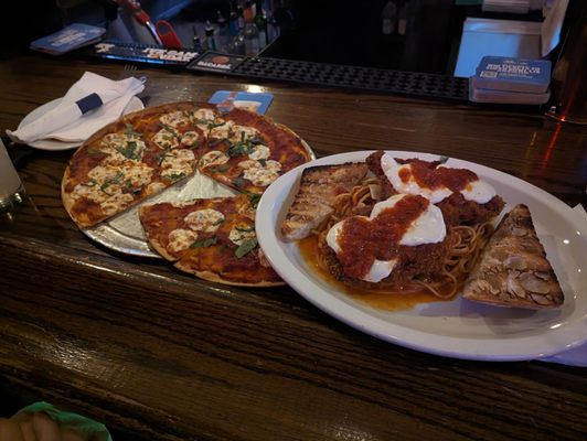 Horn's Hook Tavern by null