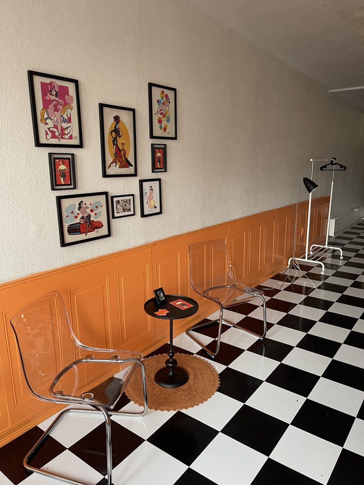 CLEMENTINES ON GARLAND Updated October 2024 Request an Appointment