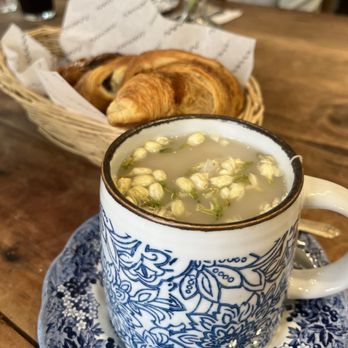 maman - Seasonal drink- jasmine tea with pistachio milk - Bakeries Near Me - Washington, DC, District of Columbia