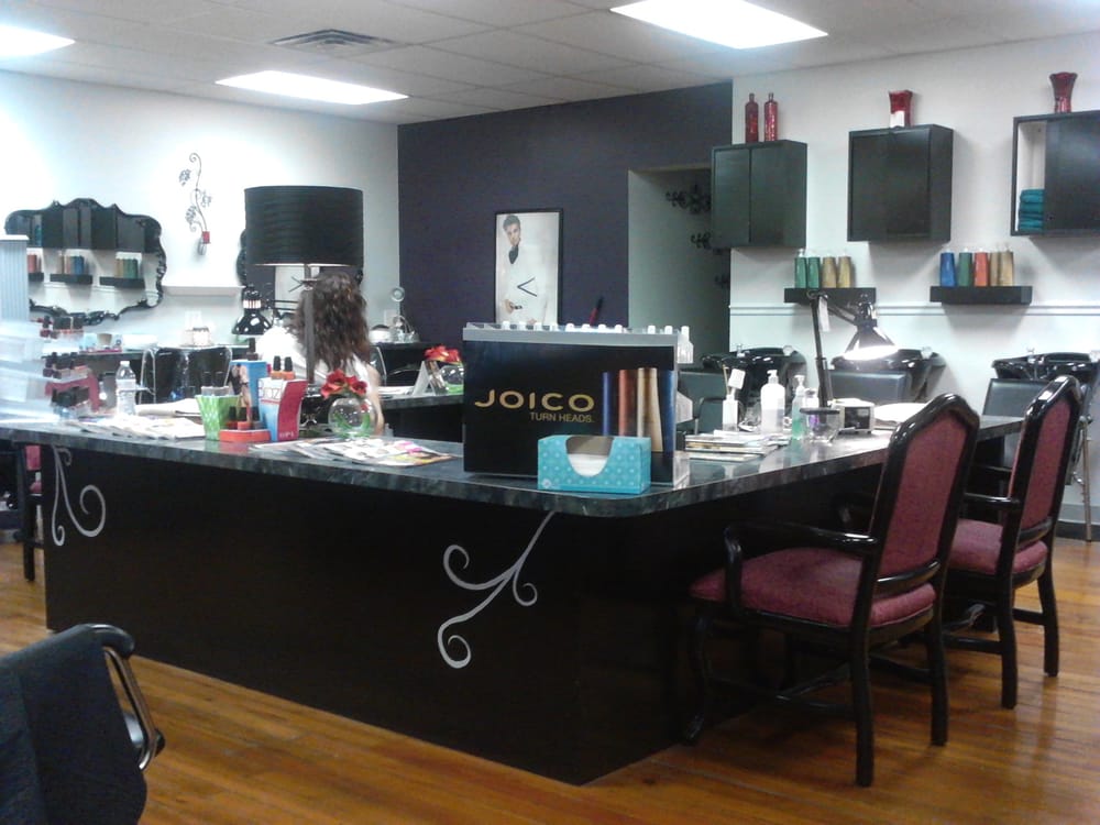 Visions Hair & Nail Studio Logo
