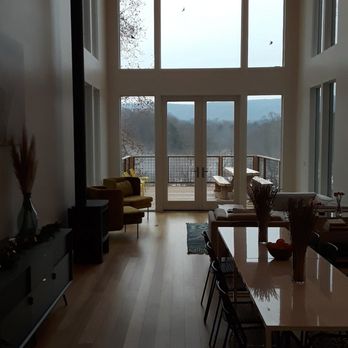 The Gray Barn - Large open common area for dining and chatting with friends or making new friends. - Bed & Breakfast Near Me - High Falls, New York